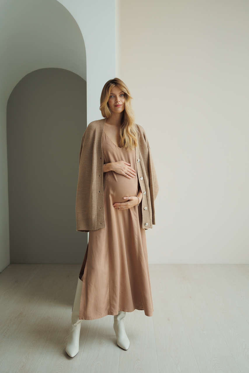 Платье-комбинация с разрезом для беременных и кормящих - темно-бежевый - 10