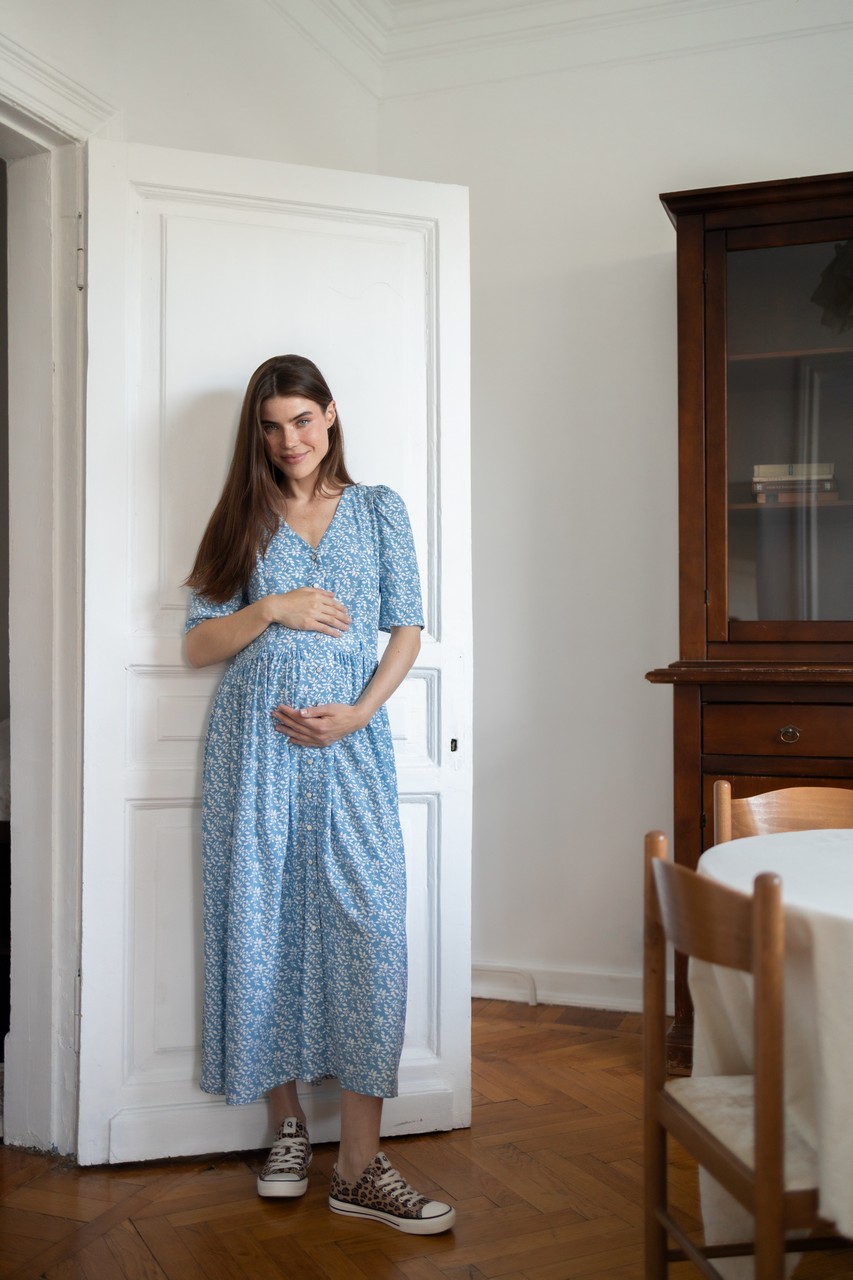 Платье Шарлотта миди из штапеля для беременных и кормящих мам - голубой с веточками - 10
