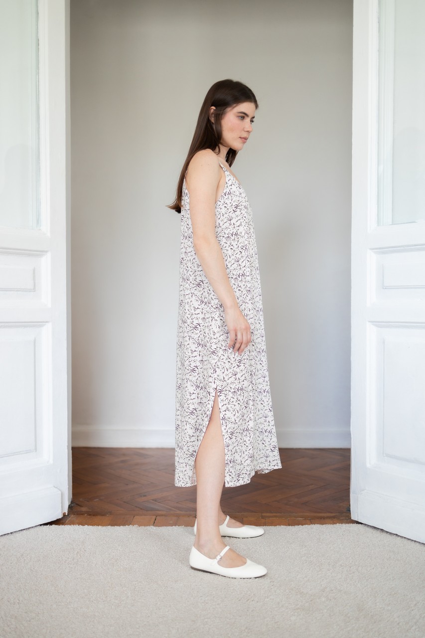 Платье-комбинация миди с разрезом для беременных и кормящих - нежно-розовый с цветами - 7