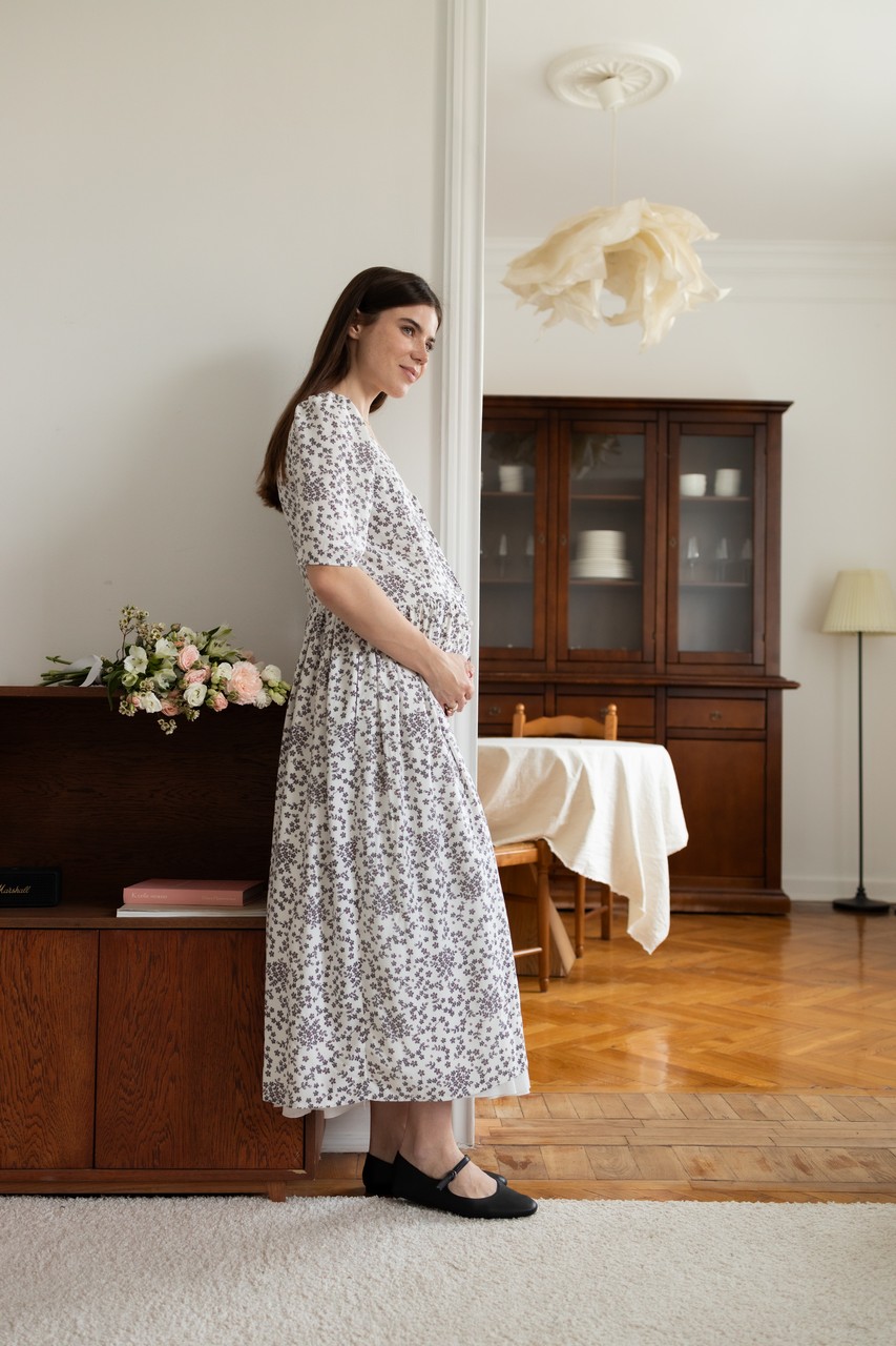 Платье Шарлотта миди из штапеля для беременных и кормящих мам - айвори с цветами - 7