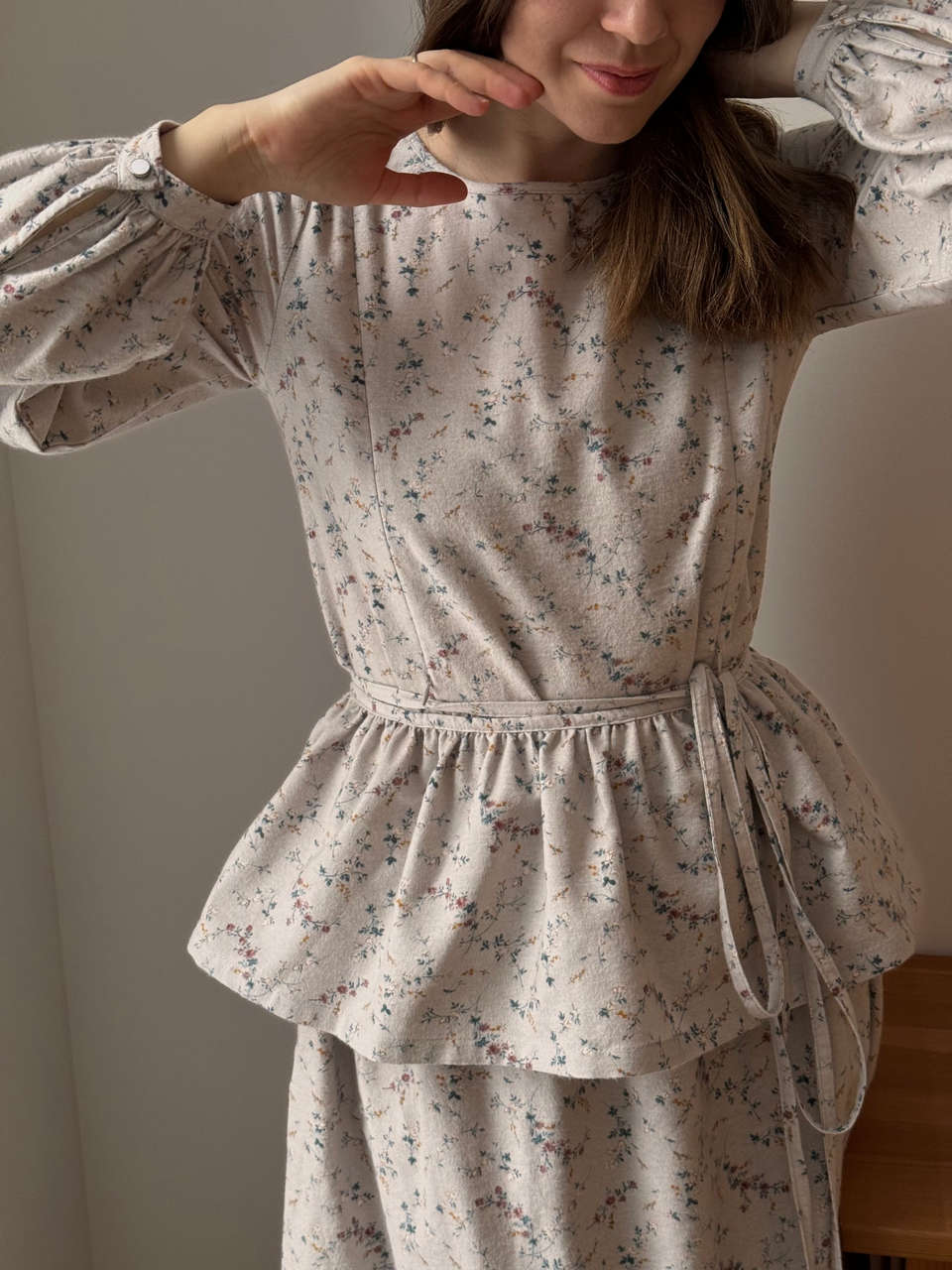 Платье Дафна для беременных и кормящих мам - жемчужный с цветами - 4