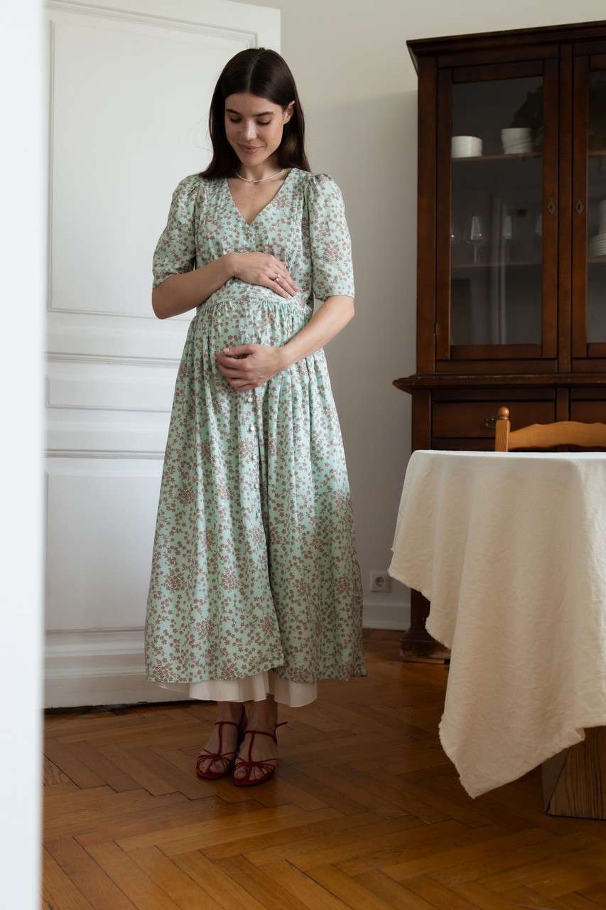 Платье Шарлотта миди из штапеля для беременных и кормящих мам - мятный с цветами - 10