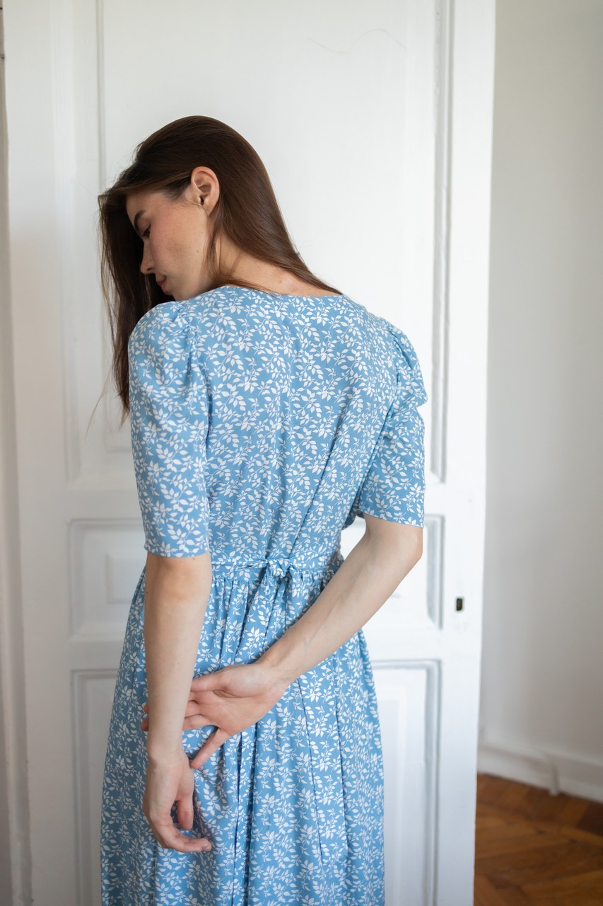 Платье Шарлотта миди из штапеля для беременных и кормящих мам - голубой с веточками - 12