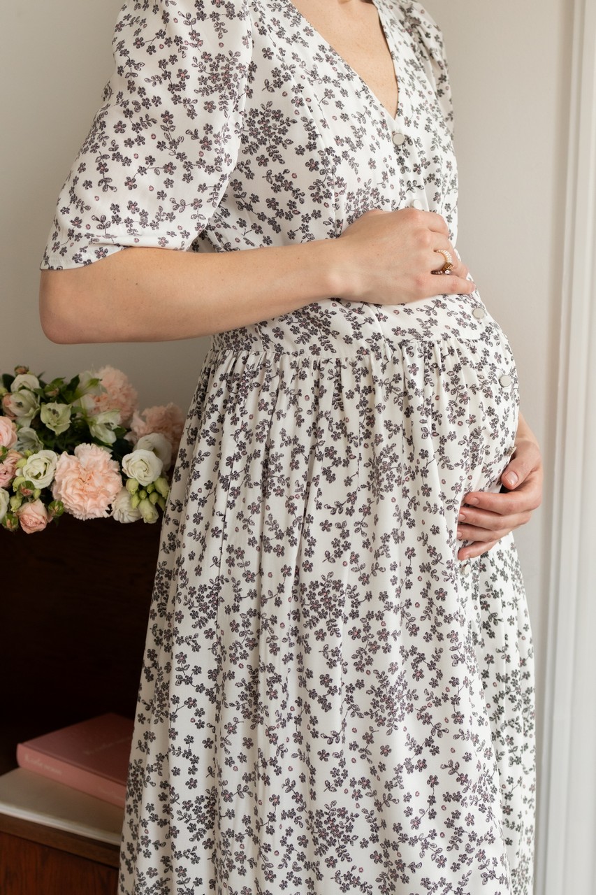 Платье Шарлотта миди из штапеля для беременных и кормящих мам - айвори с цветами - 8