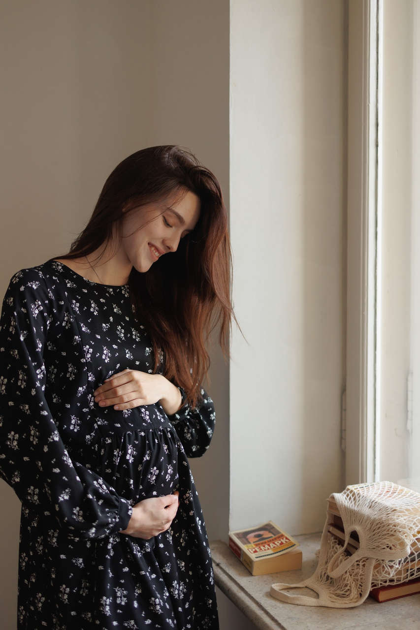 Платье Катарина lite для беременных и кормящих мам - черный с цветами - 1