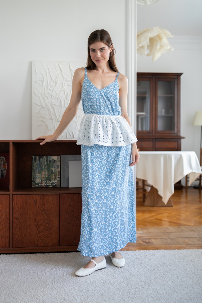 Платье-комбинация с разрезом для беременных и кормящих мам - голубой с веточками