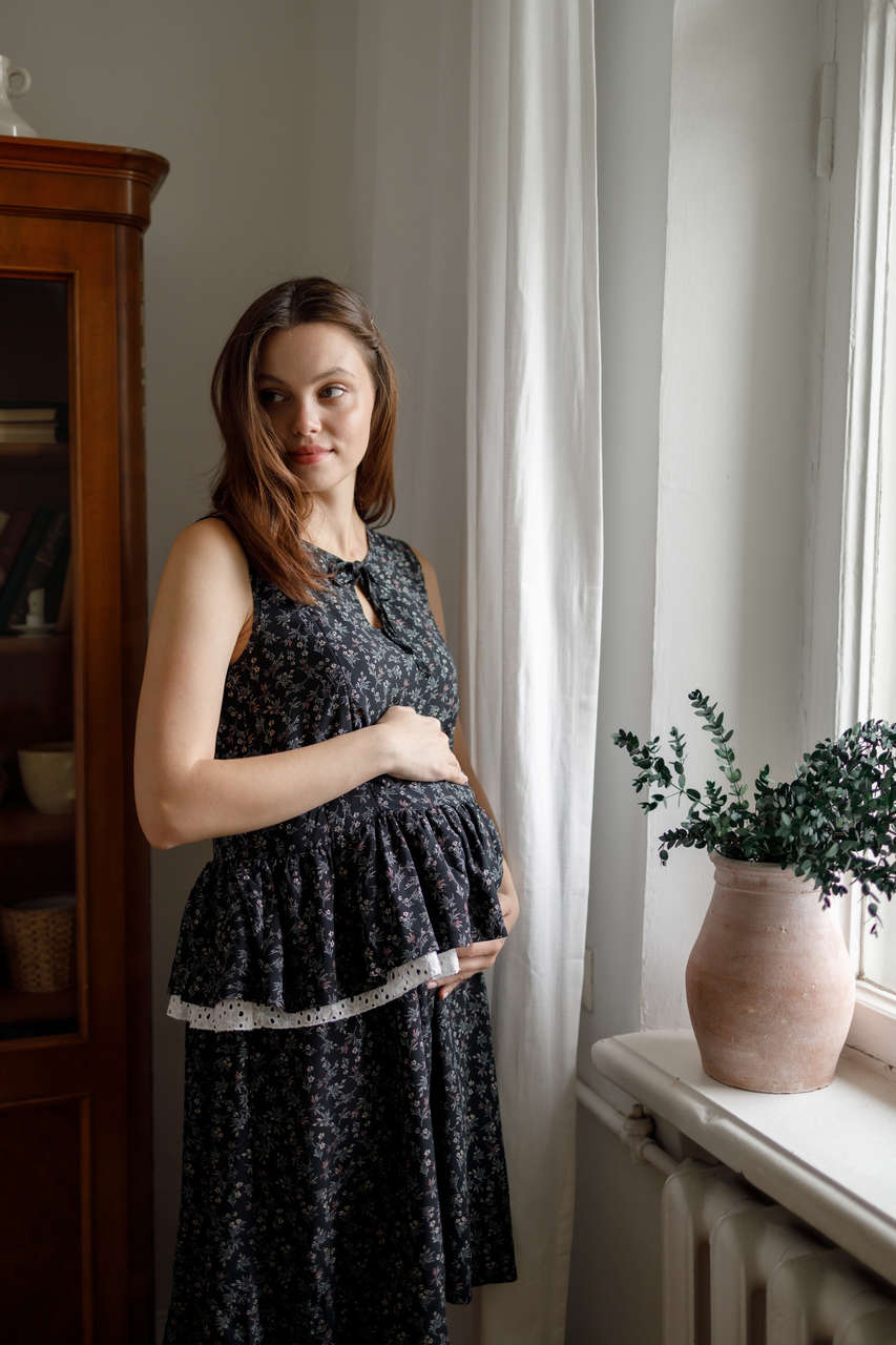Платье Paulina для беременных и кормящих мам - черный с цветами - 8
