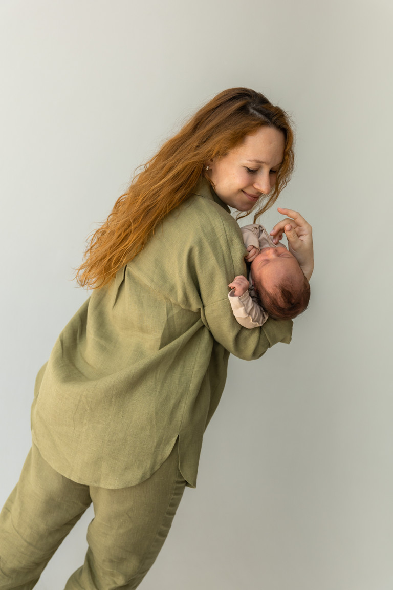 Рубашка изо льна для беременных и кормящих мам - оливковый