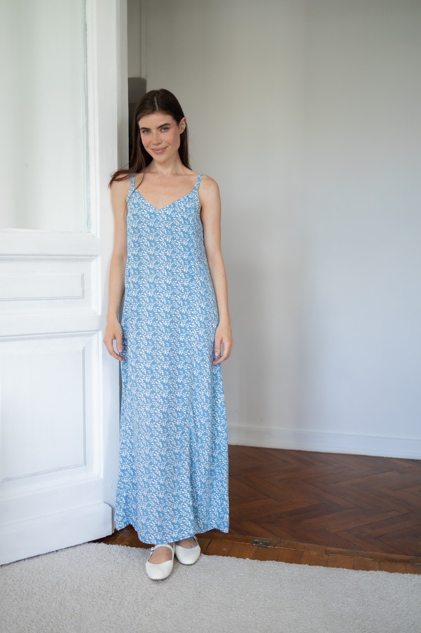 Платье-комбинация с разрезом - голубой с веточками - 4