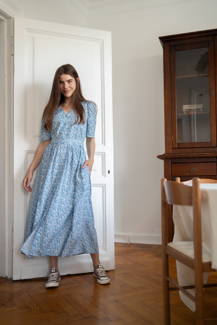 Платье Шарлотта миди из штапеля для беременных и кормящих мам - голубой с веточками - 16