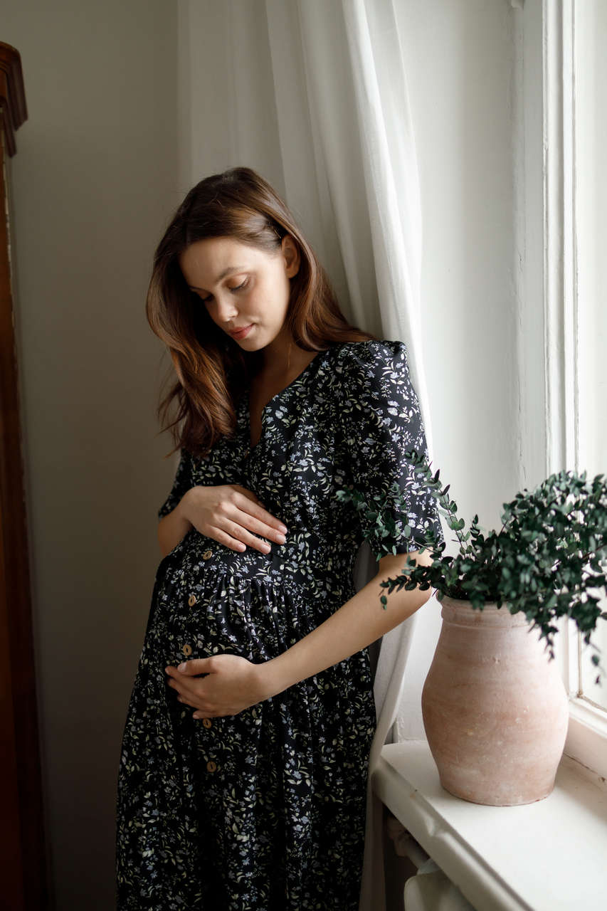 Платье Шарлотта Lite для беременных и кормящих мам - черный с цветами - 4