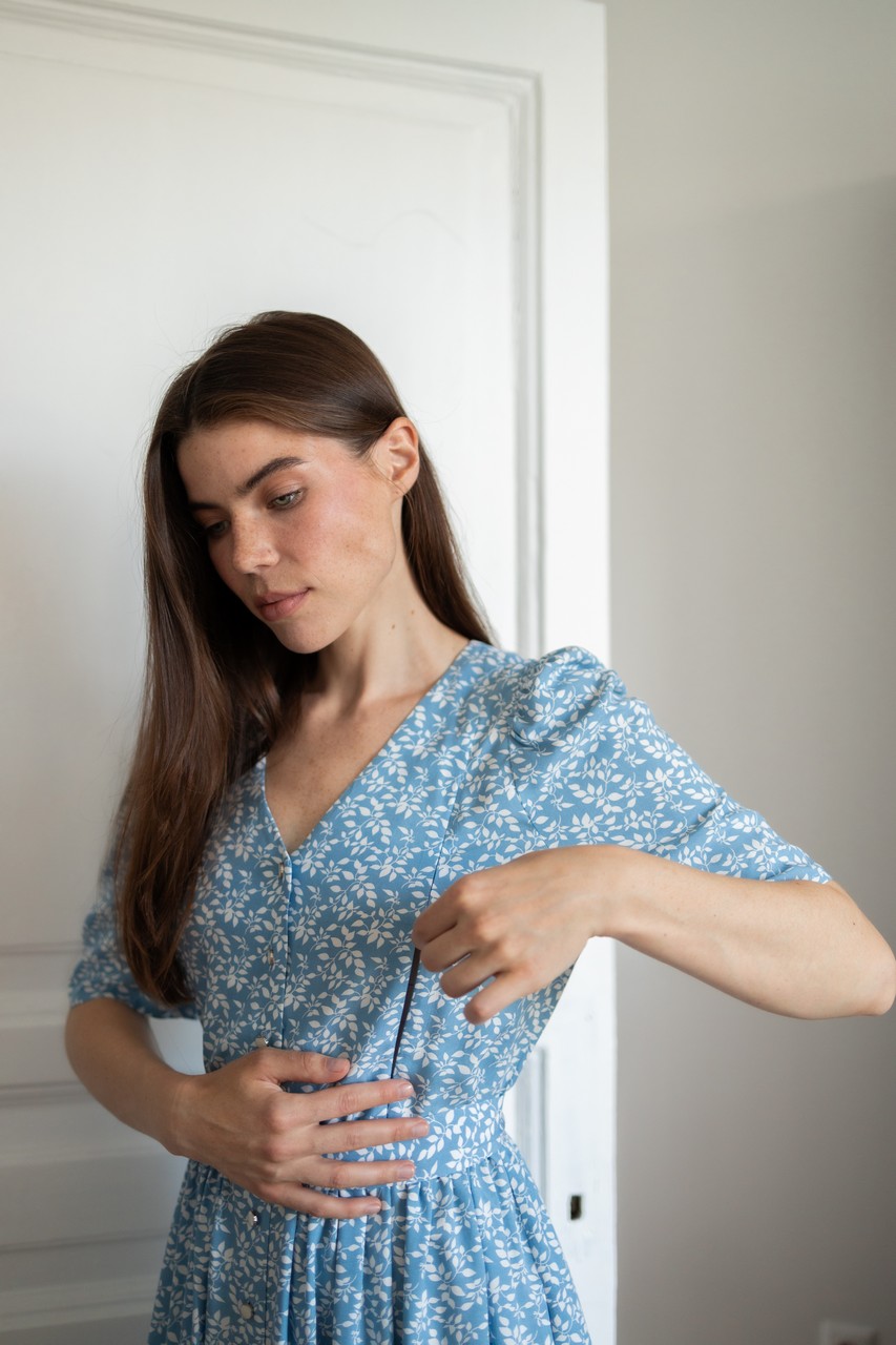 Платье Шарлотта миди из штапеля для беременных и кормящих мам - голубой с веточками - 15