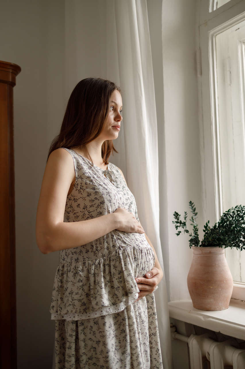 Платье Paulina для беременных и кормящих мам - бежевый с цветами - 8