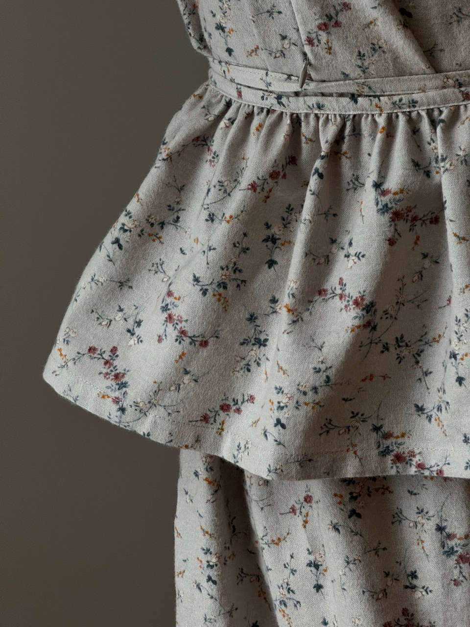 Платье Дафна для беременных и кормящих мам - жемчужный с цветами - 5