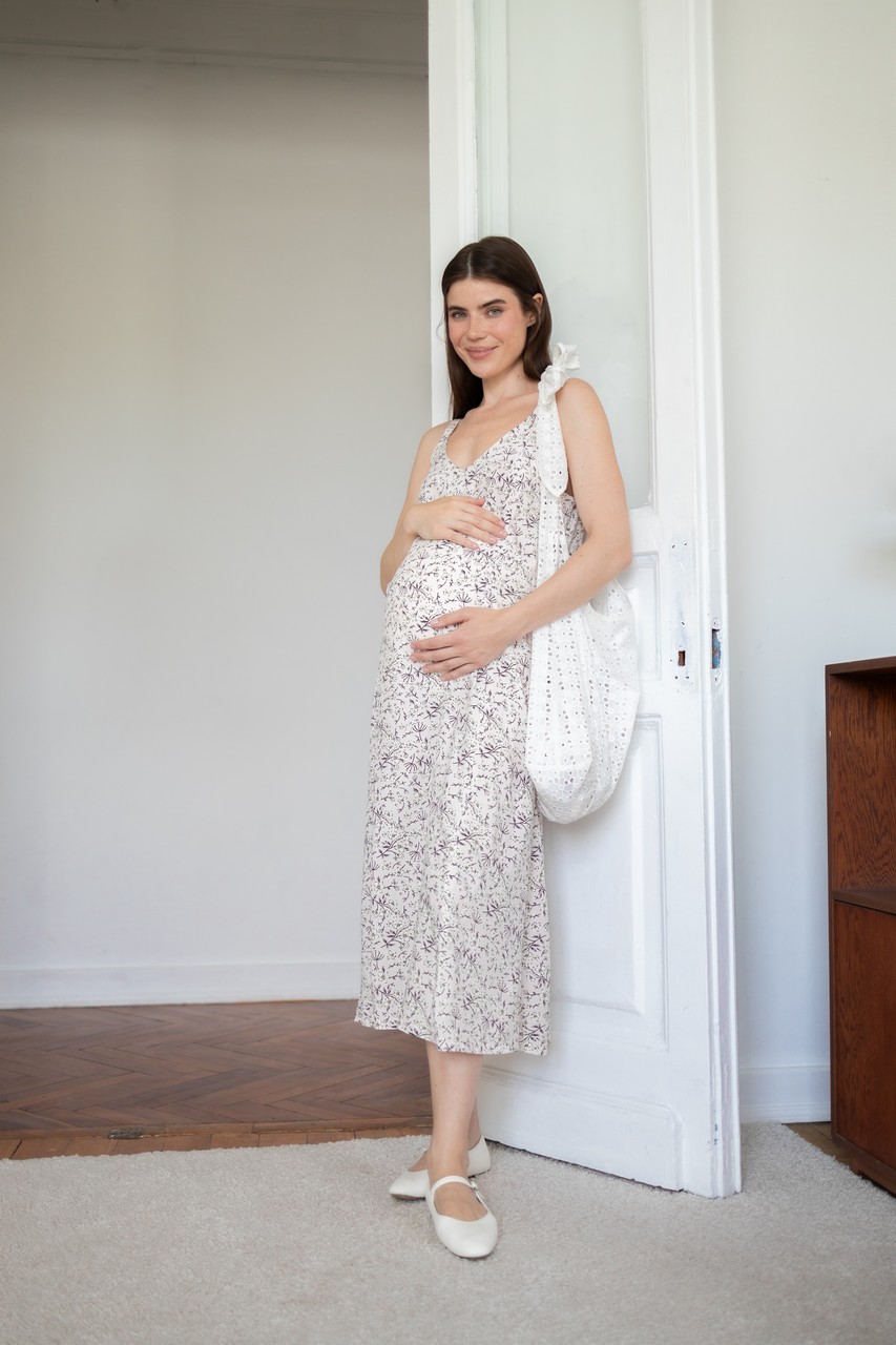 Платье-комбинация миди с разрезом для беременных и кормящих - нежно-розовый с цветами - 8