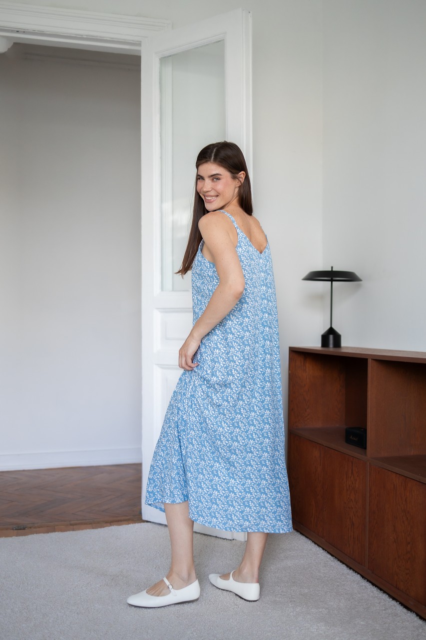 Платье-комбинация миди с разрезом для беременных и кормящих - голубой с веточками - 8