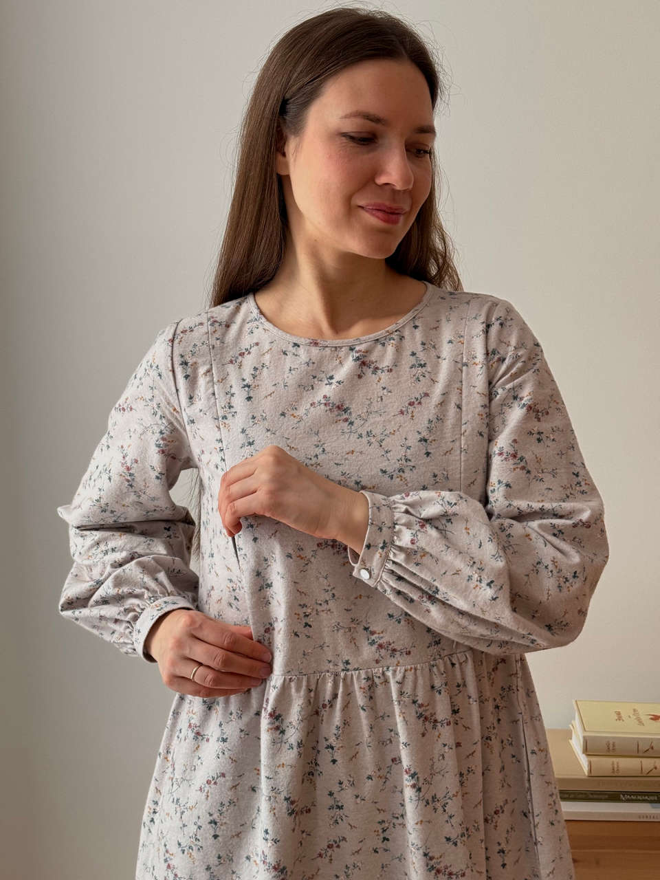 Платье Дафна для беременных и кормящих мам - жемчужный с цветами - 3