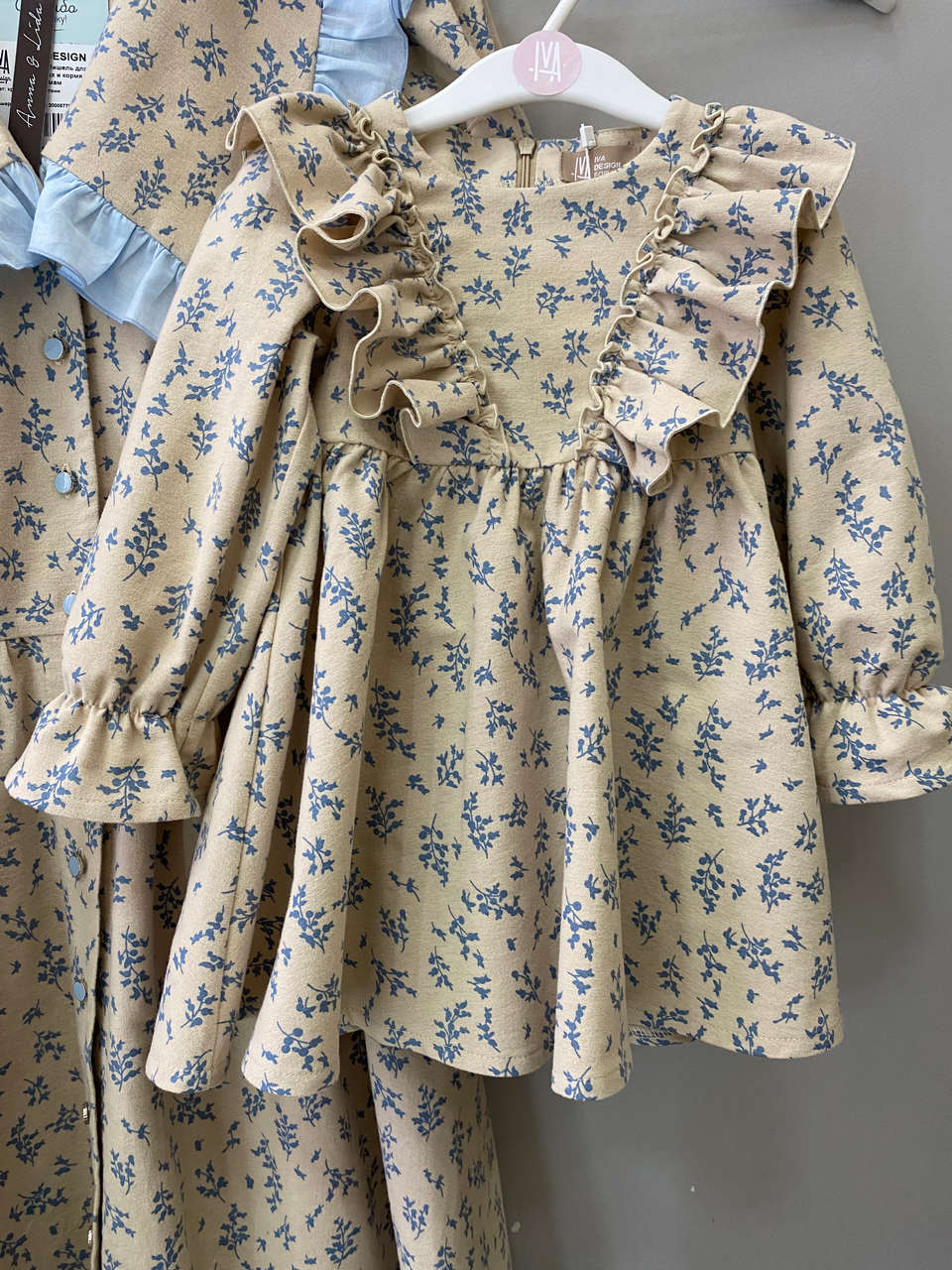 Платье для девочки Рюши из фланели - кремовый с цветами - 1