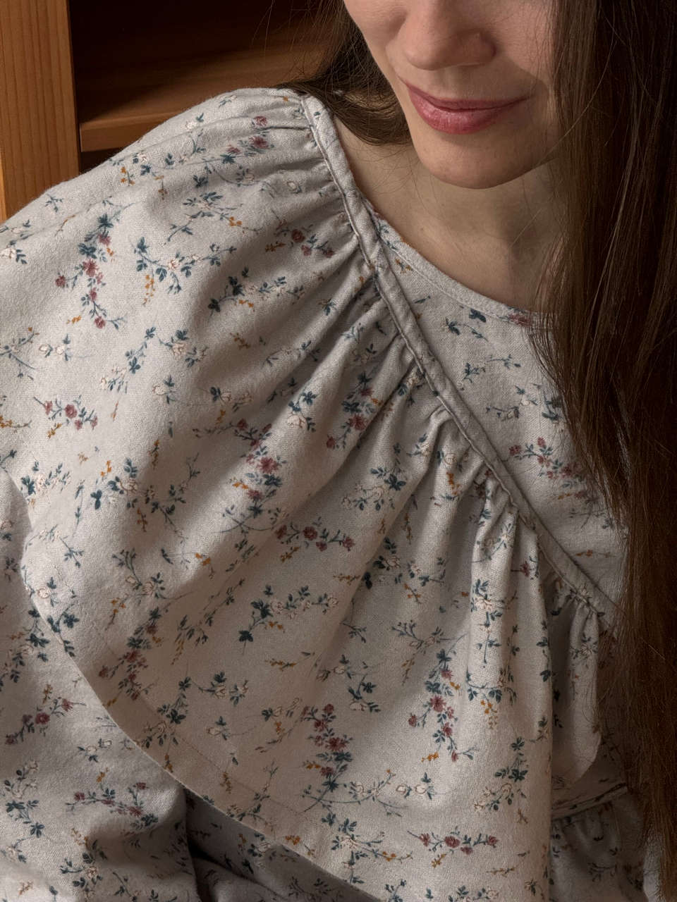 Платье Дафна для беременных и кормящих мам - жемчужный с цветами - 8
