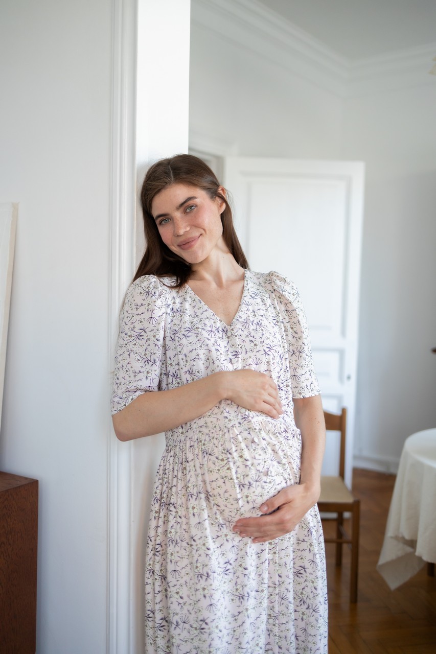 Платье Шарлотта миди из штапеля для беременных и кормящих мам - нежно-розовый с цветами - 3