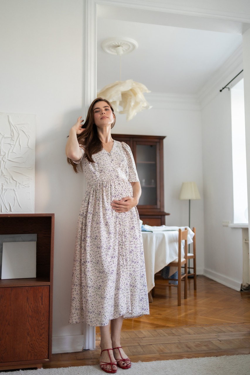 Платье Шарлотта миди из штапеля для беременных и кормящих мам - нежно-розовый с цветами - 4