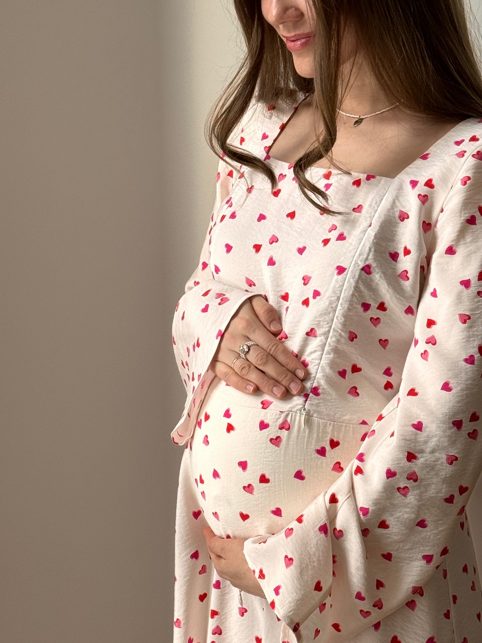 Платье Грэйс для беременных и кормящих мам - кремовый с сердечками